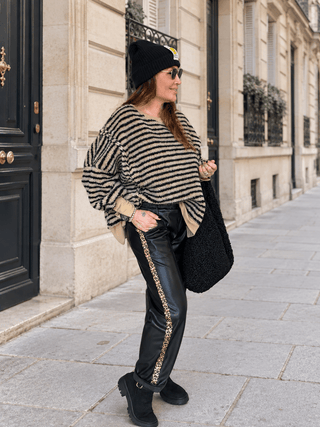 Lederhose (vegan) in Schwarz mit elastischer Taille und Leo-Seitenstreifen, für Damen - Levelone GmbH & Co. KG