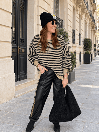 Lederhose (vegan) in Schwarz mit elastischer Taille und Leo-Seitenstreifen, für Damen - Levelone GmbH & Co. KG