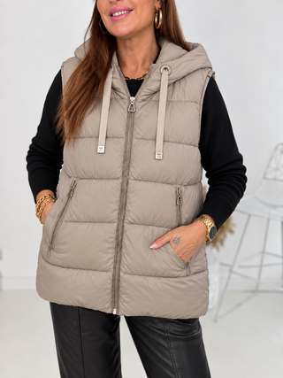 Steppweste mit Kapuze in Schwarz, moderne großflächige Steppung. Sehr warm Wattiert. Größe: S-XXl  - Levelone GmbH & Co. KG