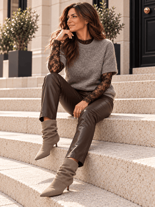 Lederhose (vegan) in Kastanienbaun für Damen. In den Größen 36-46 36-46  - Levelone GmbH & Co. KG