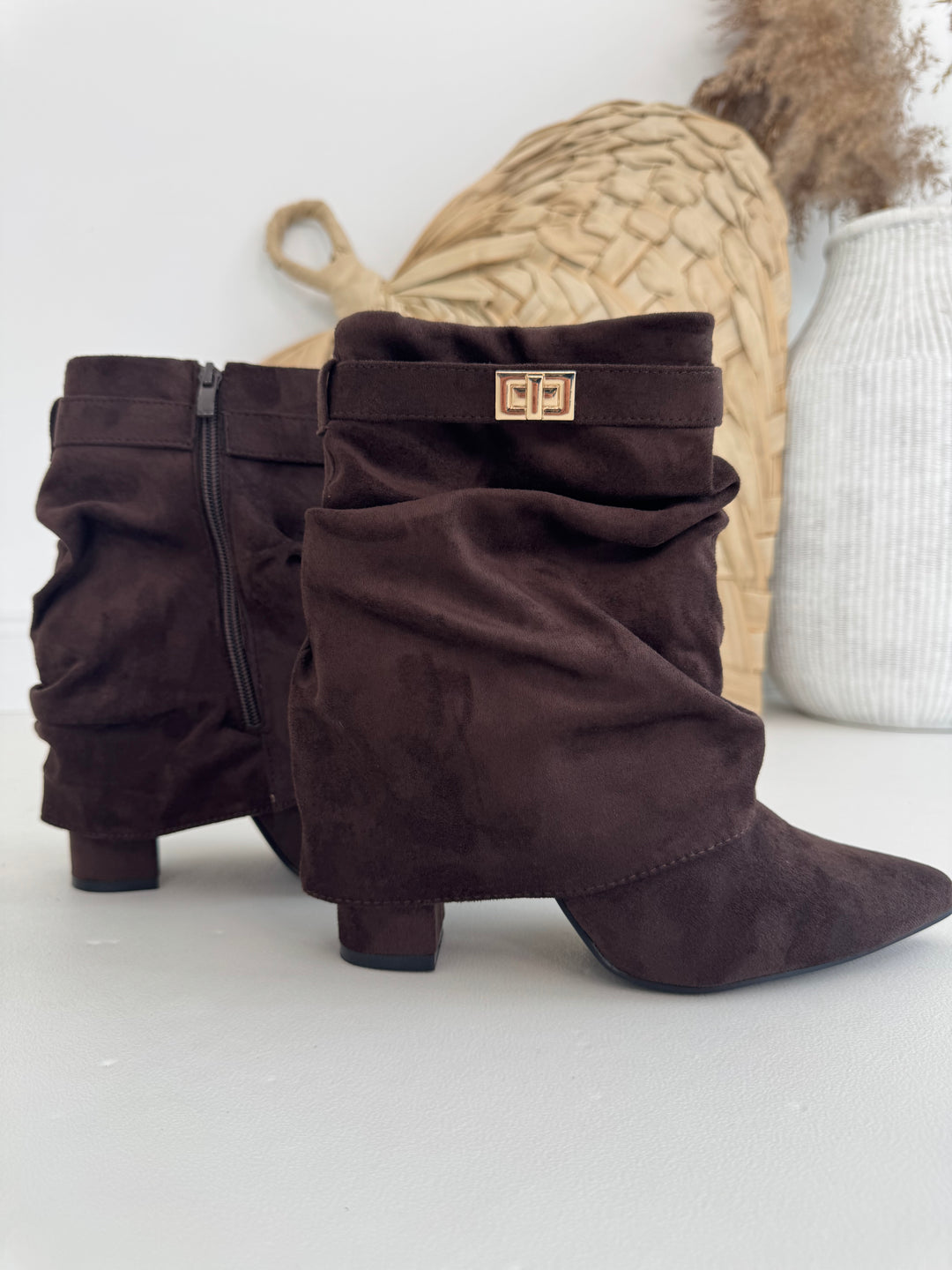 Stiefelette in Braun mit goldenem Detail am Schaft für Damen in Größen 36-41  - Levelone GmbH & Co. KG